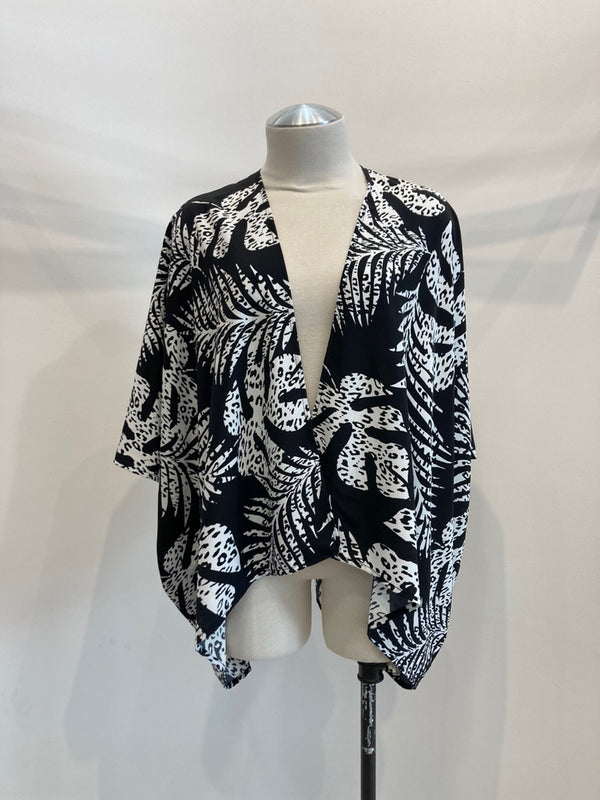 Women's Black and White Animal Print Kimono - Lightweight and Stylish Layer