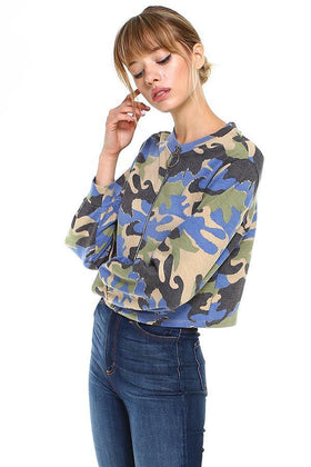 Cropped Camo Zip-Up Jacket – Casual and Trendy