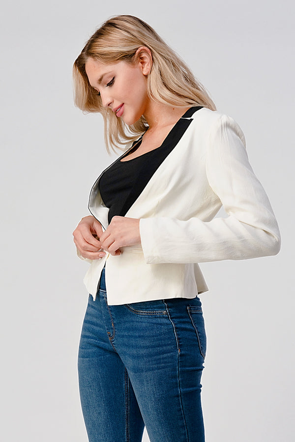 Classic Single-Button Blazer with Contrast Lapel