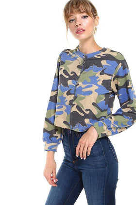 Cropped Camo Zip-Up Jacket – Casual and Trendy